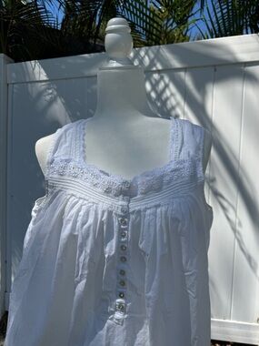 Eileen West White Lace-Trim Sleeveless Nightdress
